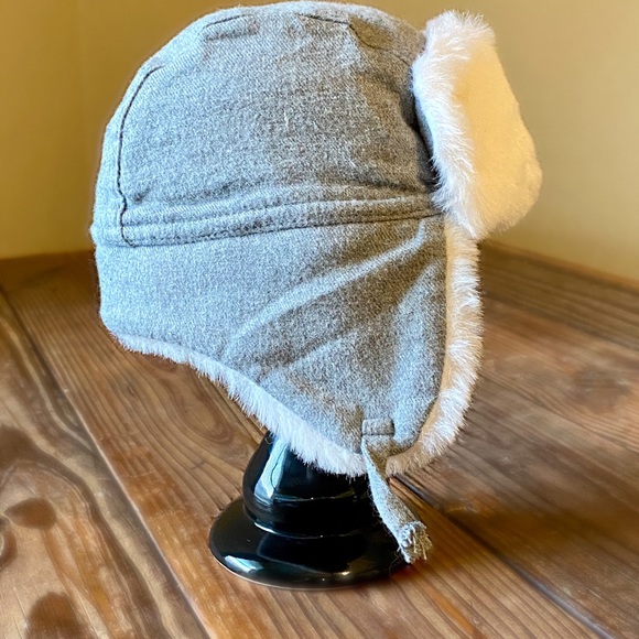 BabyGap faux-fur flannel trapper hat - Picture 3 of 8